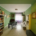 Guesthost - Comfortable Borgo Vittoria Daire *