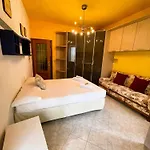 Guesthost - Comfortable Borgo Vittoria Daire *