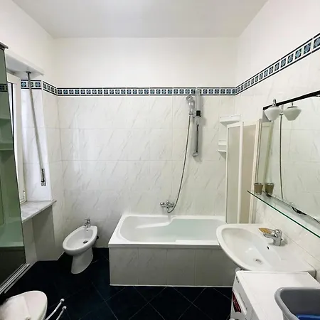 Guesthost - Comfortable Borgo Vittoria Appartement Turin