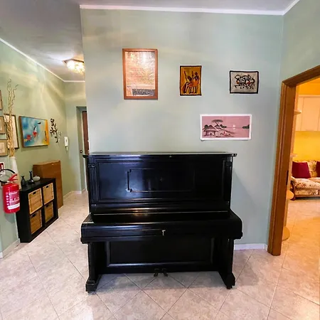 Guesthost - Comfortable Borgo Vittoria Appartement